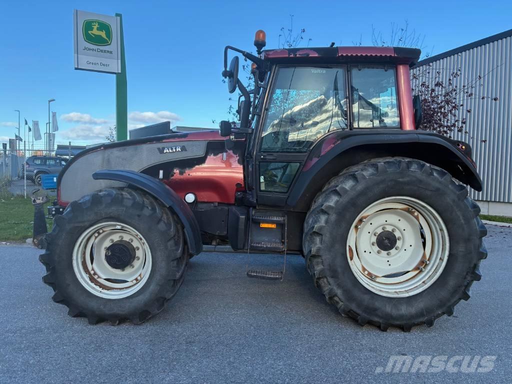 Valtra Traktor T 140 Traktori