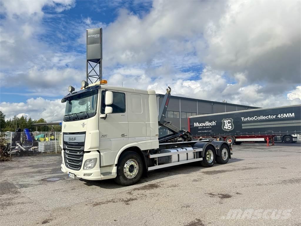 DAF XF 510 6X2 FAN Rol kiper kamioni sa kukom za podizanje tereta