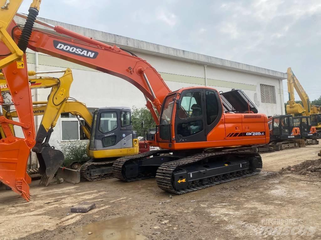 Doosan DX225LC Bageri guseničari