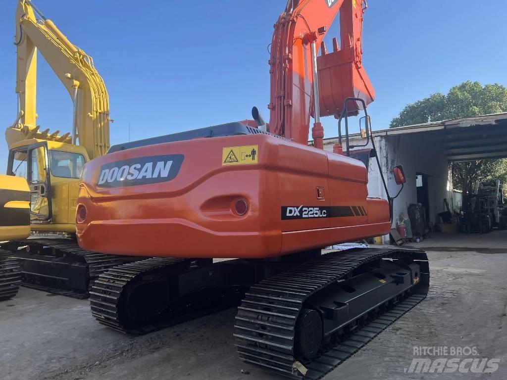 Doosan DX225LC Bageri guseničari
