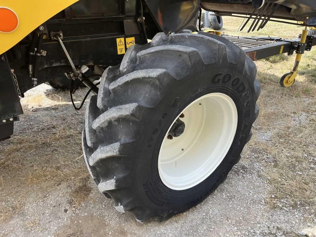 New Holland CSX 7080 Kombajni