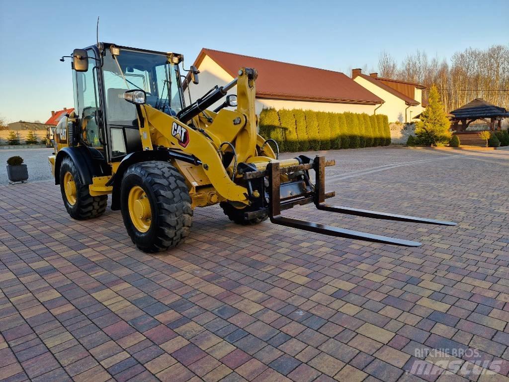 CAT 906 M Utovarivači na točkove