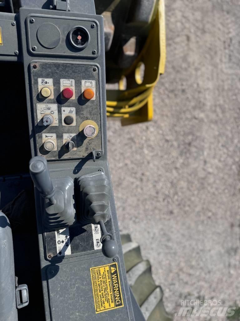 Bomag BW 211 P D-3 Valjci sa jednim bubnjem