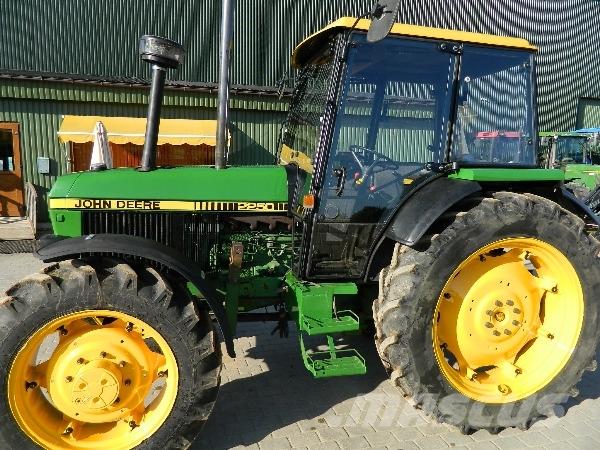 John Deere 2250 Traktori