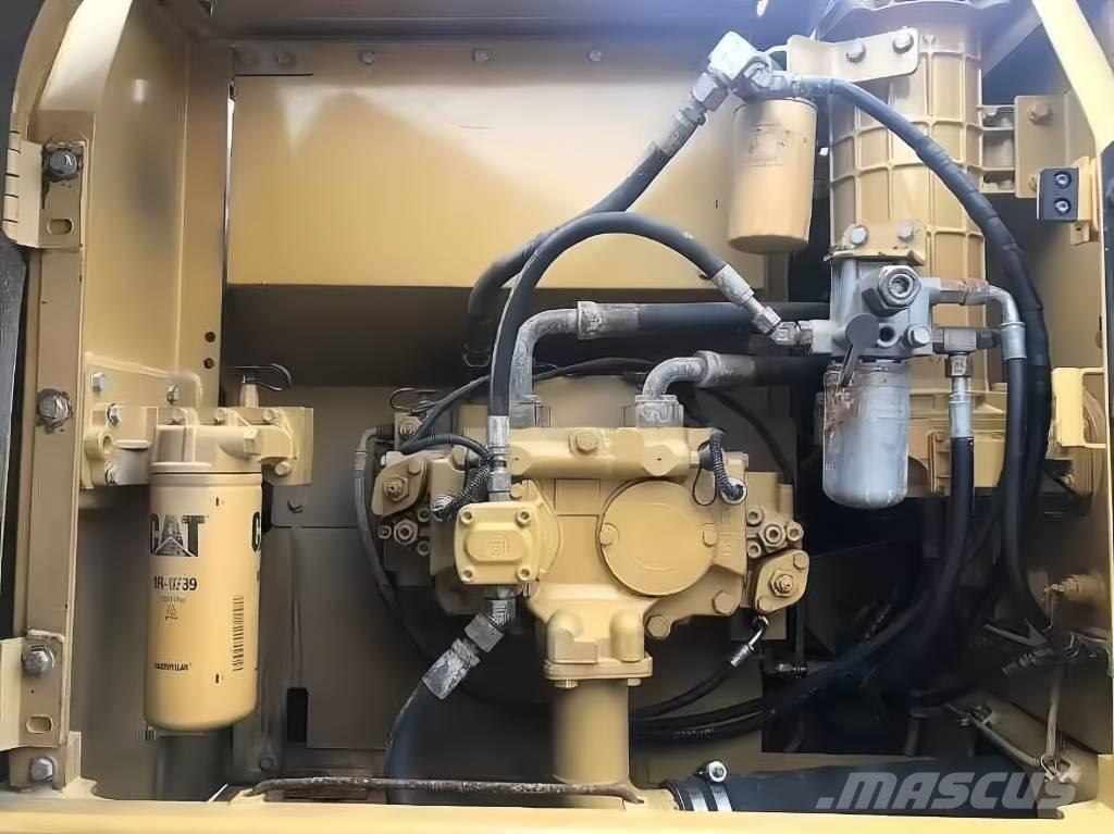 CAT 323 D Bageri guseničari