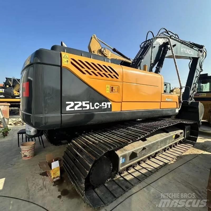 Hyundai R225 Bageri guseničari