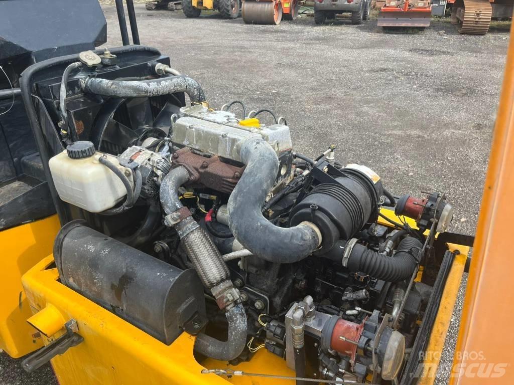 JCB VMT 260-120 Valjci sa duplim bubnjem