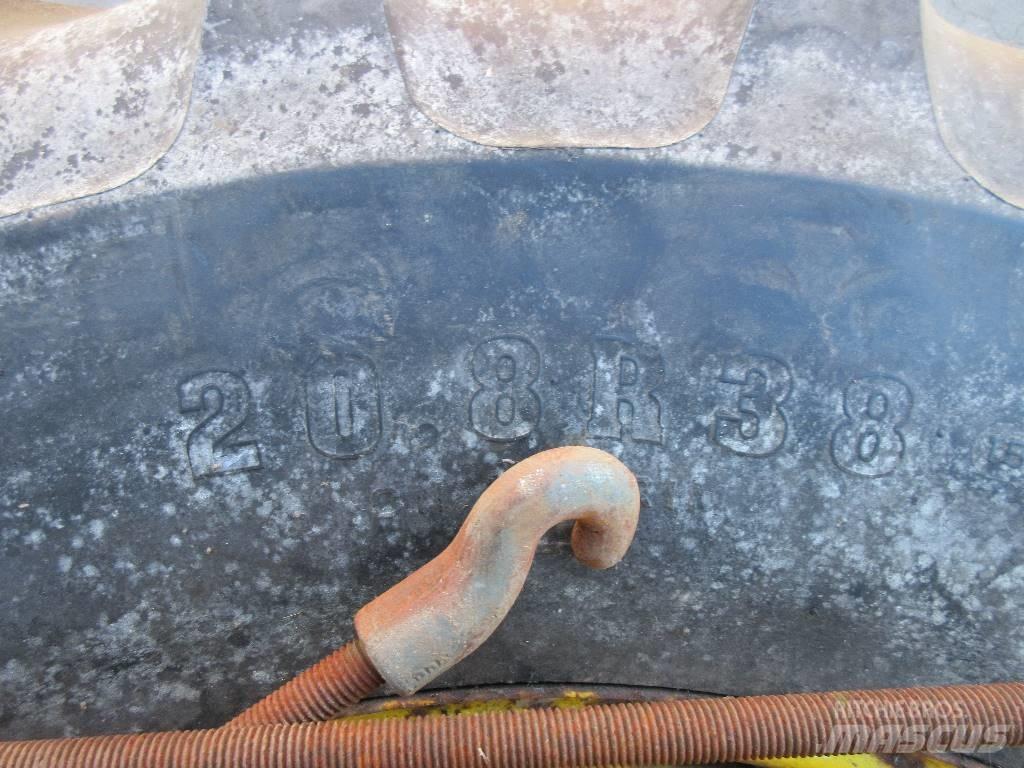 Firestone 20.8-38 Gume, točkovi i felne