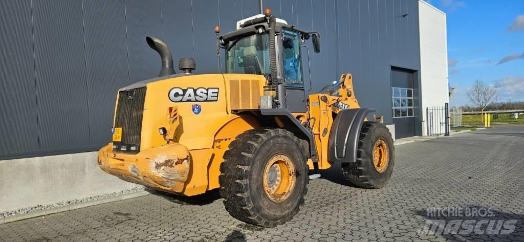 CASE 821 F Utovarivači na točkove