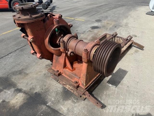 Warman dredge pump. Plutajući bageri