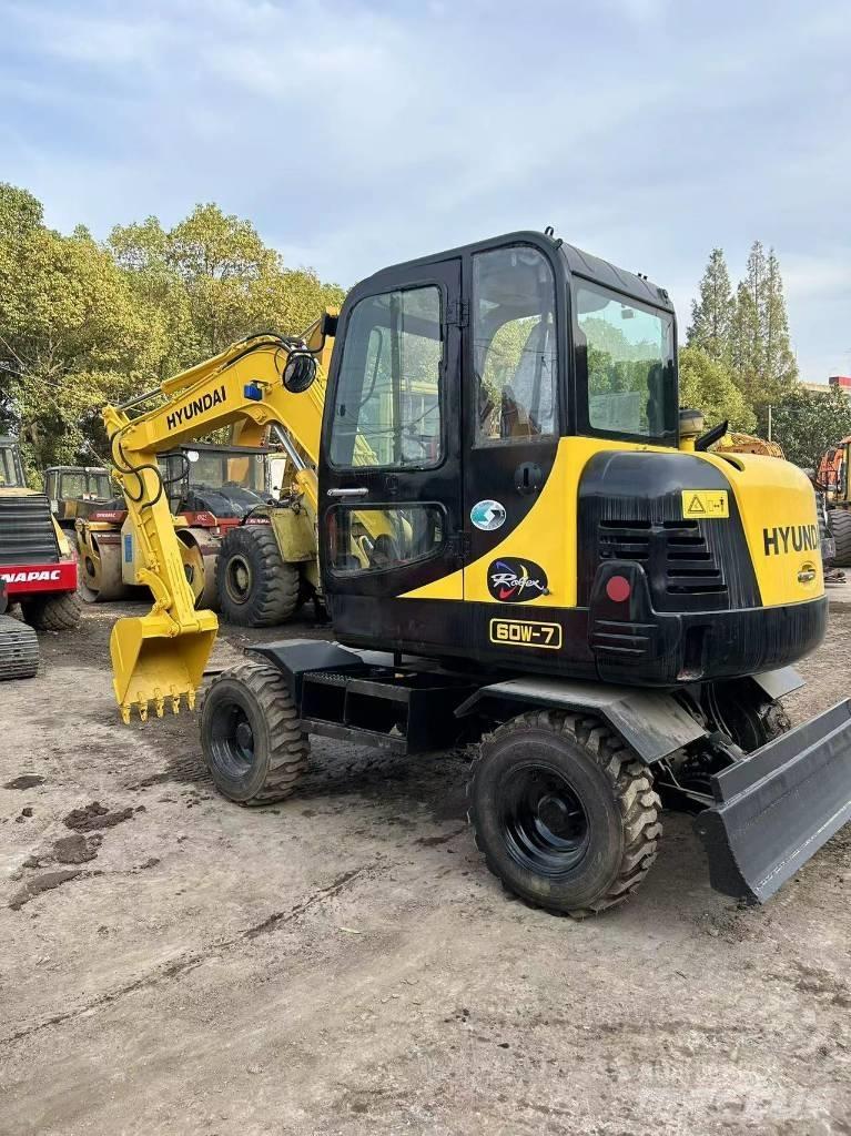 Hyundai R60-7 Bageri točkaši