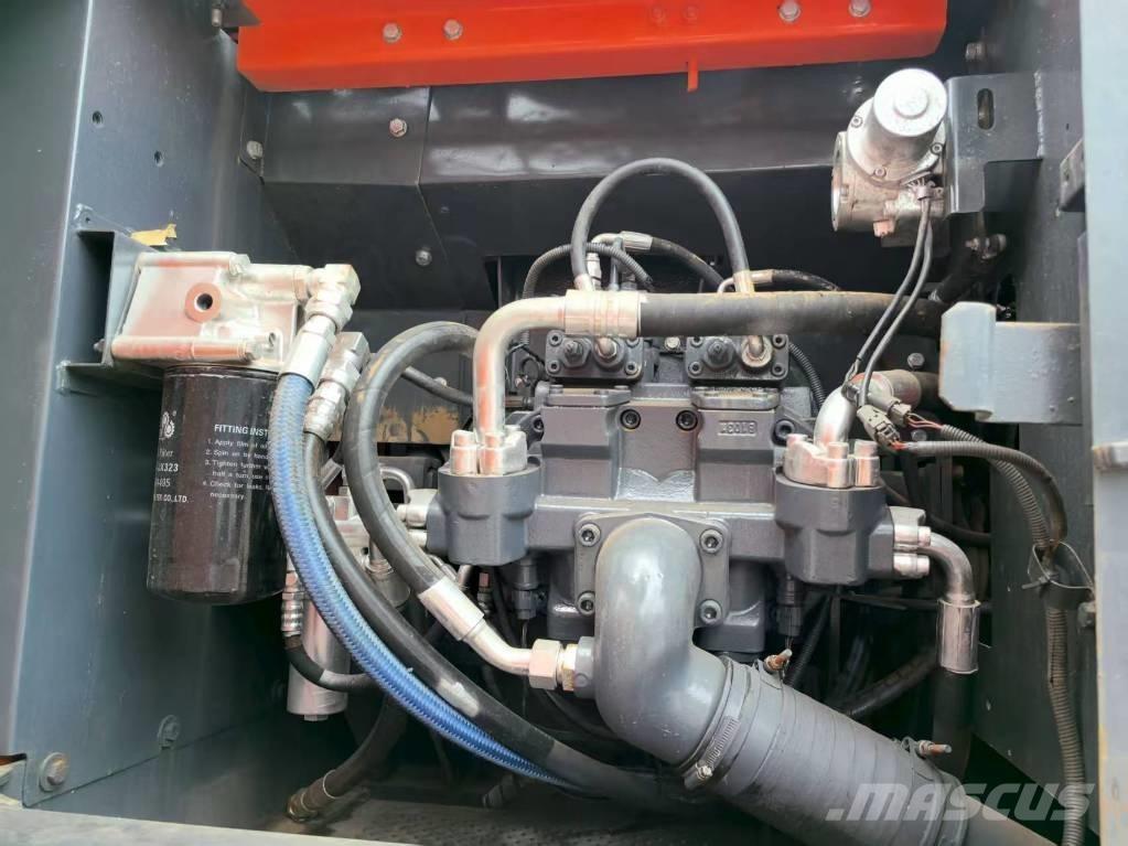 Hitachi ZX 240 HG Bageri guseničari