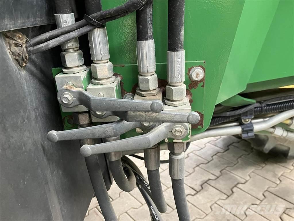 John Deere 6155R Traktori