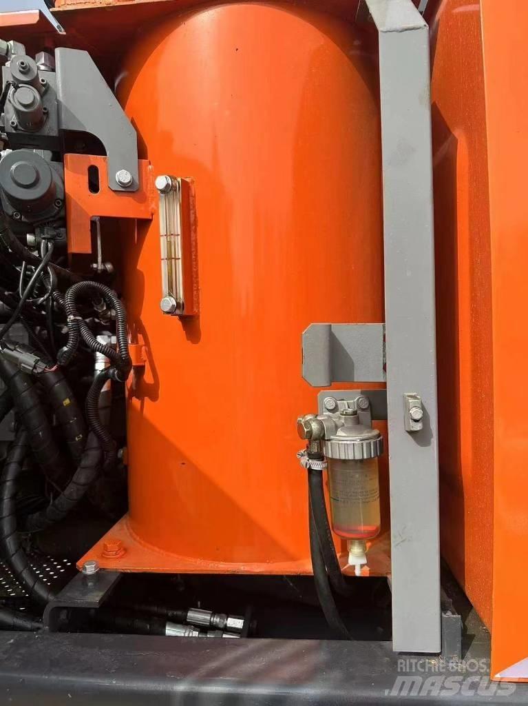 Hitachi 130 Bageri guseničari