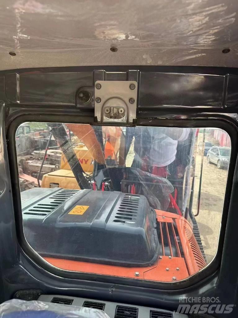 Hitachi 130 Bageri guseničari