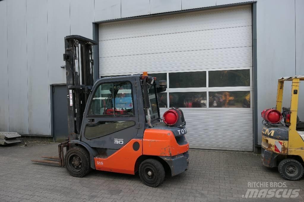 Toyota 02-8 FGF 30 Plinski viljuškari