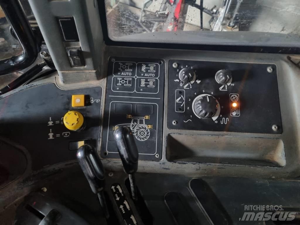 New Holland TM 155 Traktori