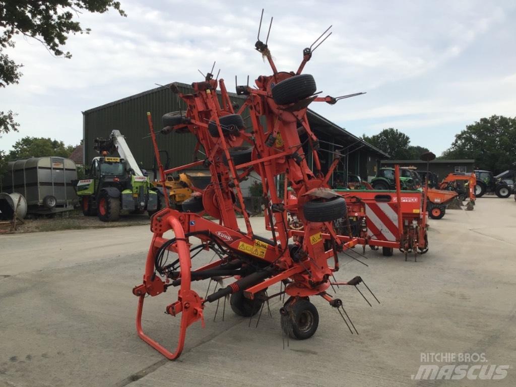 Kuhn GF 8702 Okretači i sakupljači sena