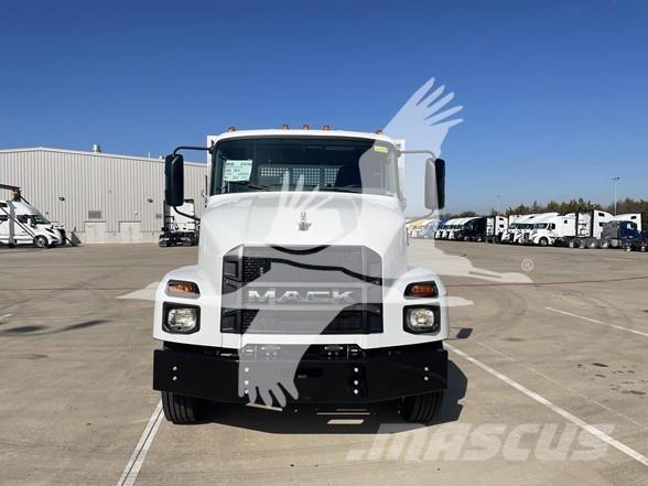 Mack MD6 Flatbed / Dropside trucks