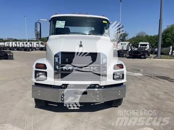 Mack MD6 Tegljači