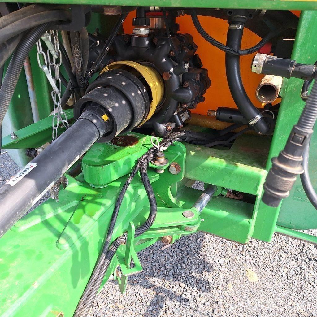 John Deere 732 Vučene prskalice