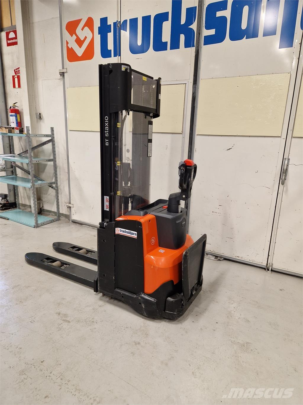 Toyota SWE120L Samopogonski ručni viljuškari