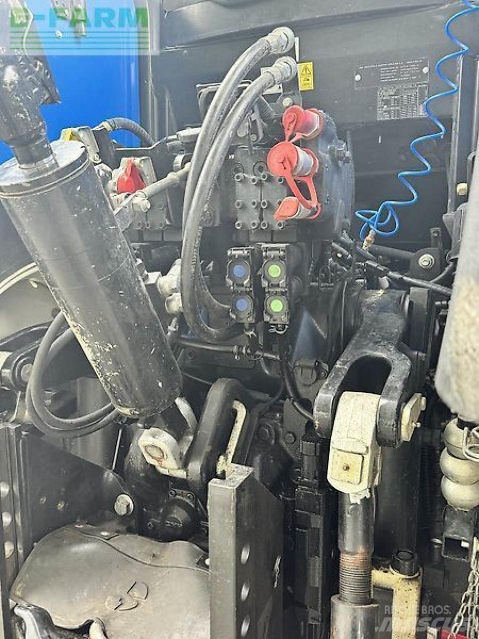 New Holland t7.315 Traktori