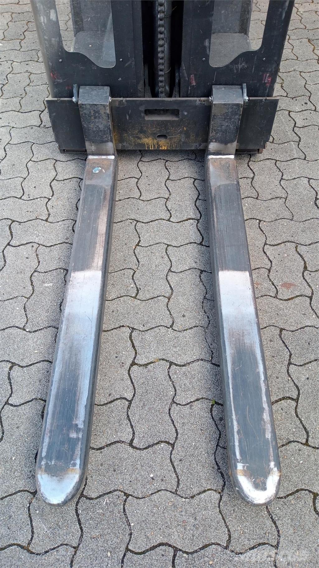 Toyota OSE100 Samopogonski ručni viljuškari