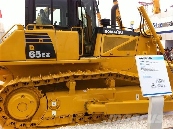 Komatsu d65ex-16 Buldožeri guseničari