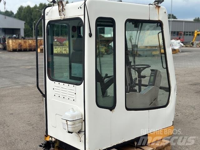 Liebherr A 924 B CAB Kabine i unutrašnjost