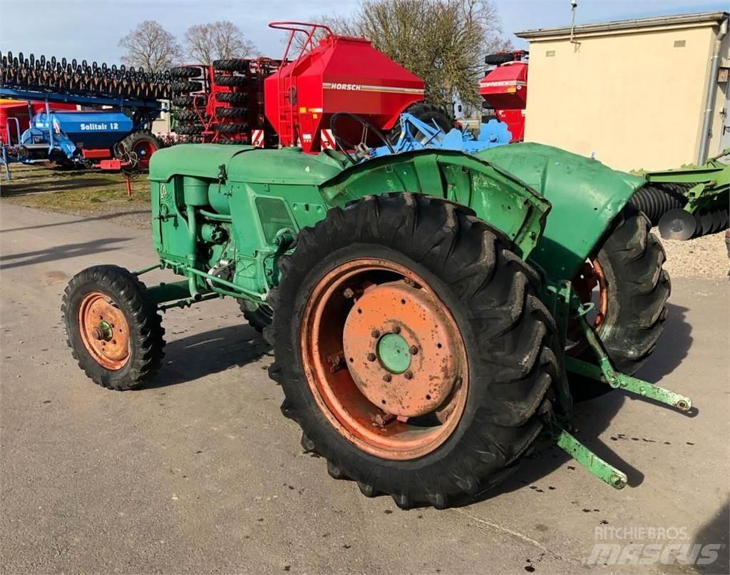 Deutz-Fahr D25 S Traktori