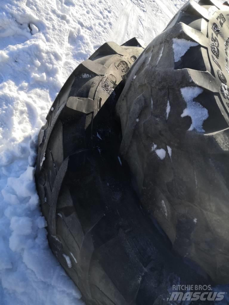 Pirelli 420/85R28 Gume, točkovi i felne