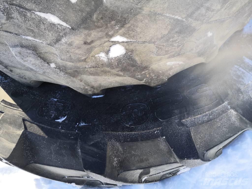 Pirelli 420/85R28 Gume, točkovi i felne