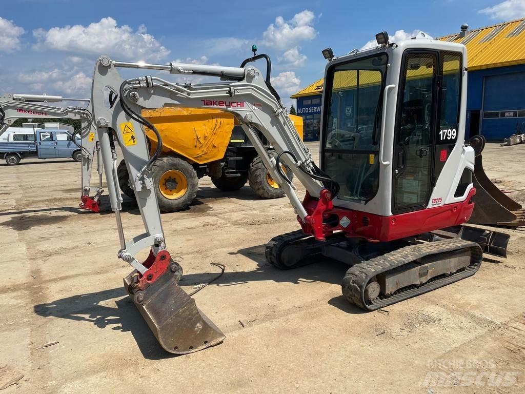 Takeuchi TB225 Mini bageri < 7t