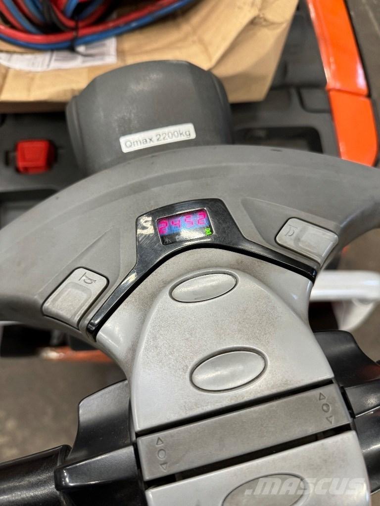 Toyota LPE220 Nisko podizni električni viljuškar sa stajalištom