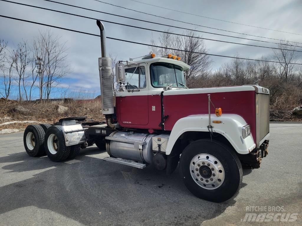 Mack RW613 Tegljači