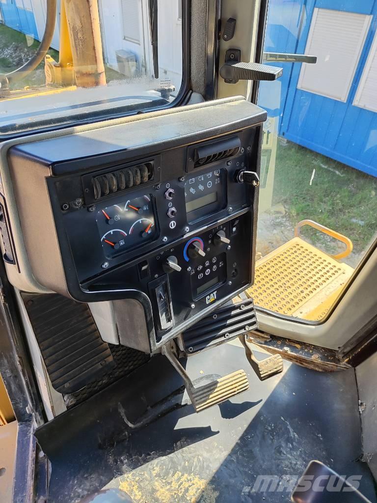 CAT D 6 R XL Buldožeri guseničari