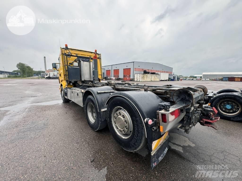 Scania R 420 LB Rol kiper kamioni sa kukom za podizanje tereta