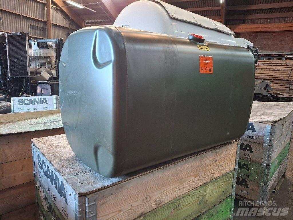 Scania 395L Fuel and additive tanks