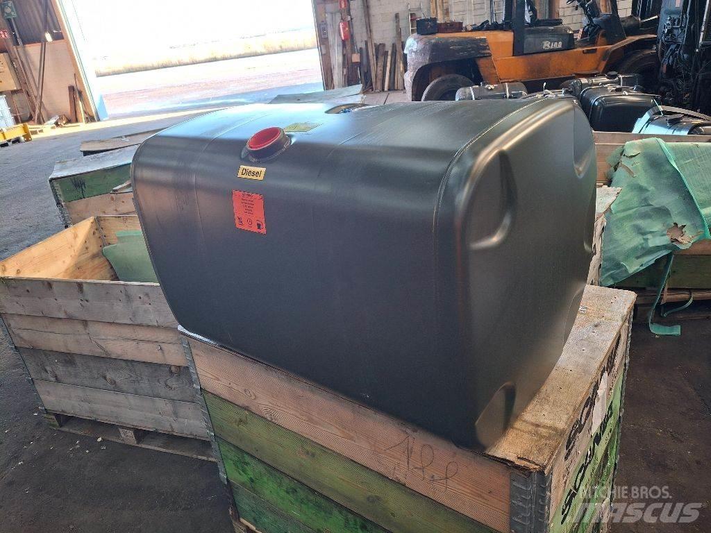 Scania 395L Fuel and additive tanks