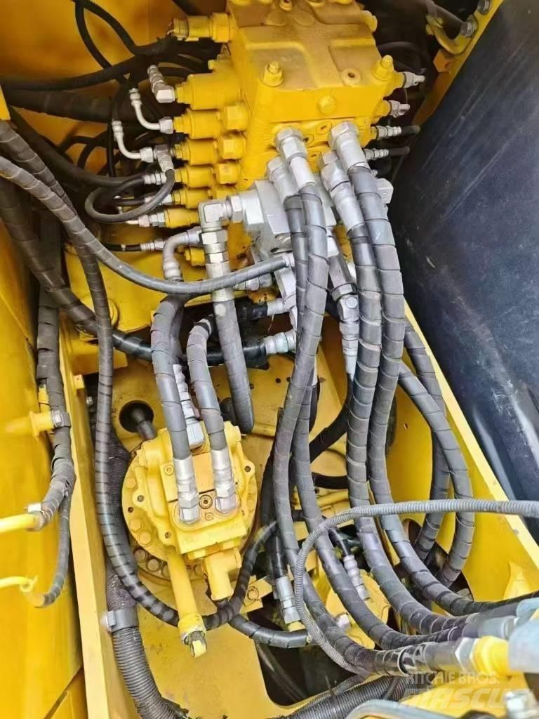 Komatsu 130-7 Bageri guseničari