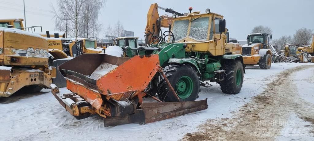  T-150 150 Vozila za prevoz opreme za rad