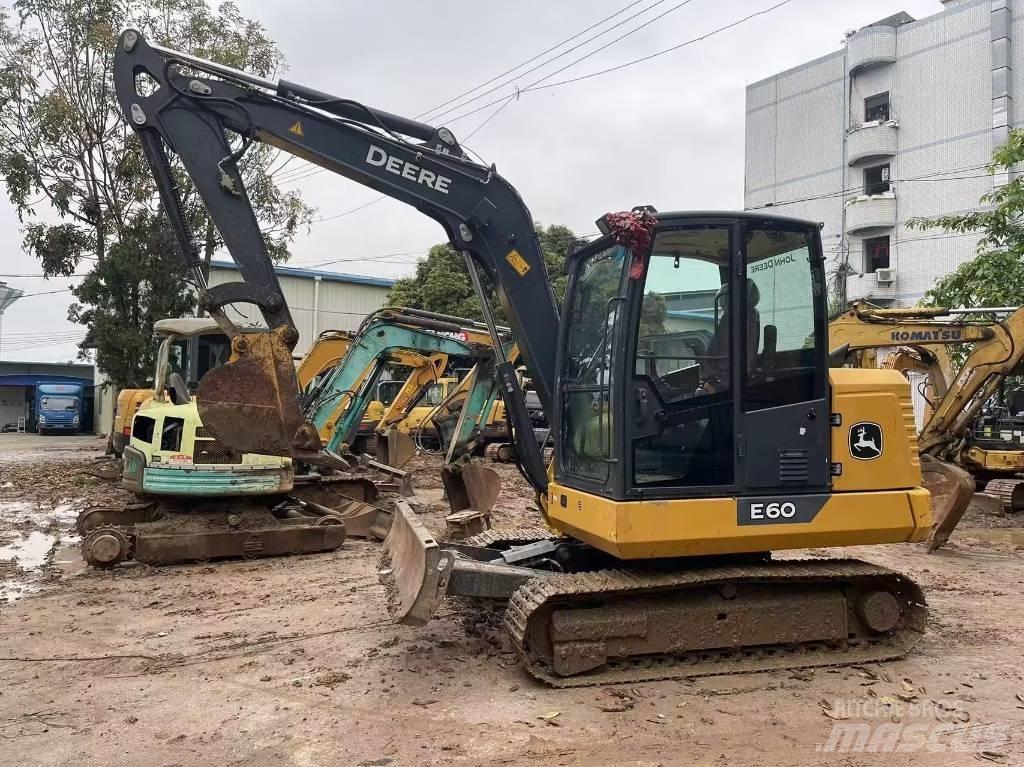 John Deere E60 Mini bageri < 7t