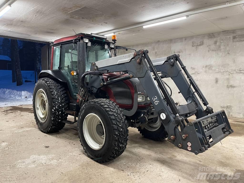 Valtra A 93 Traktori