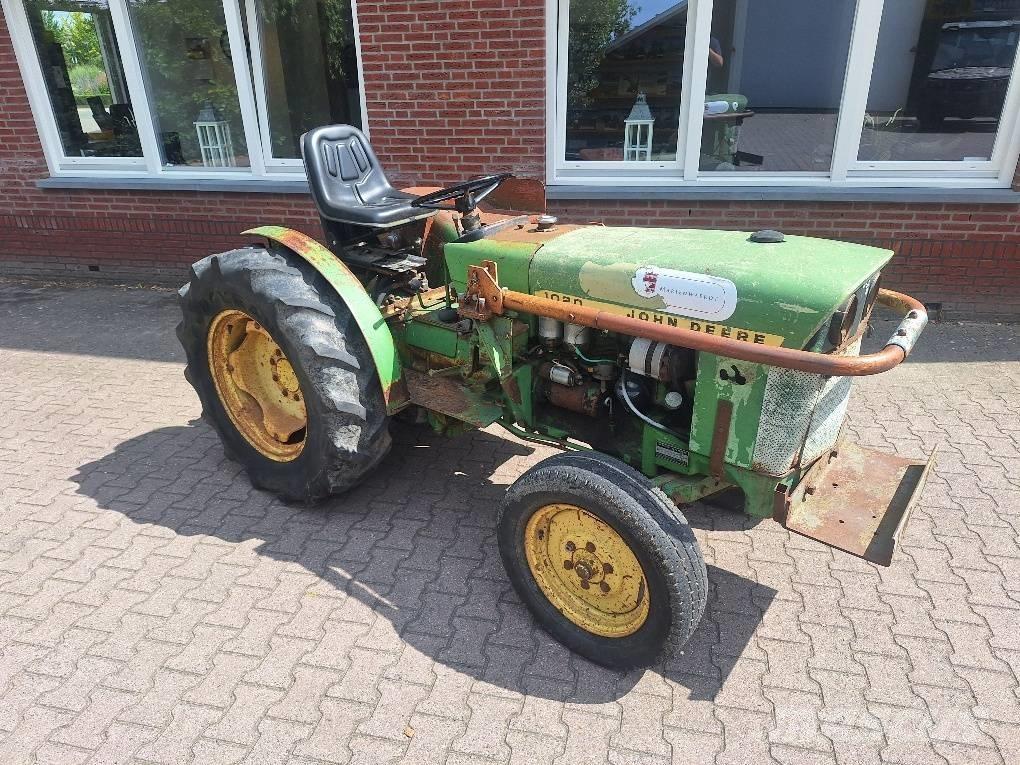 John Deere 1020 Traktori