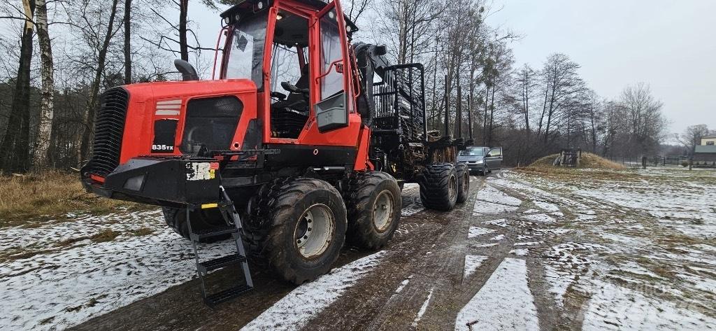 Komatsu 835 Forvarderi