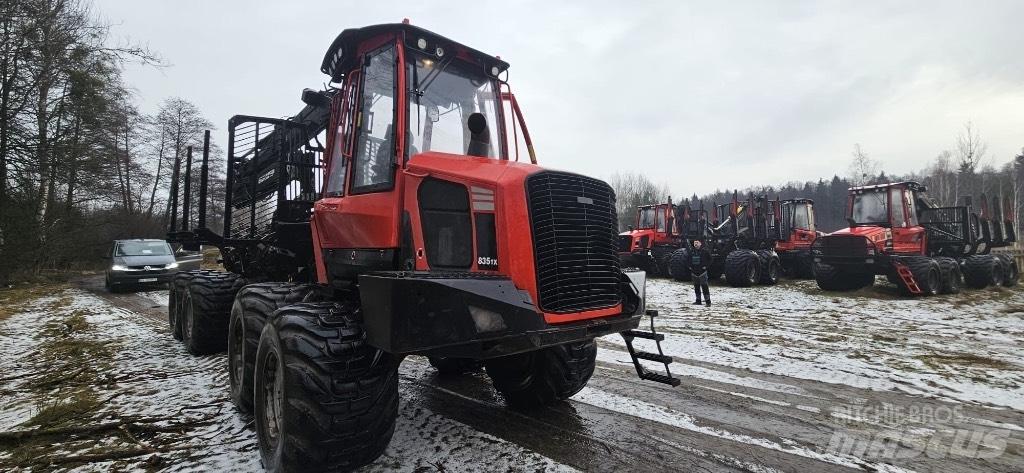 Komatsu 835 Forvarderi