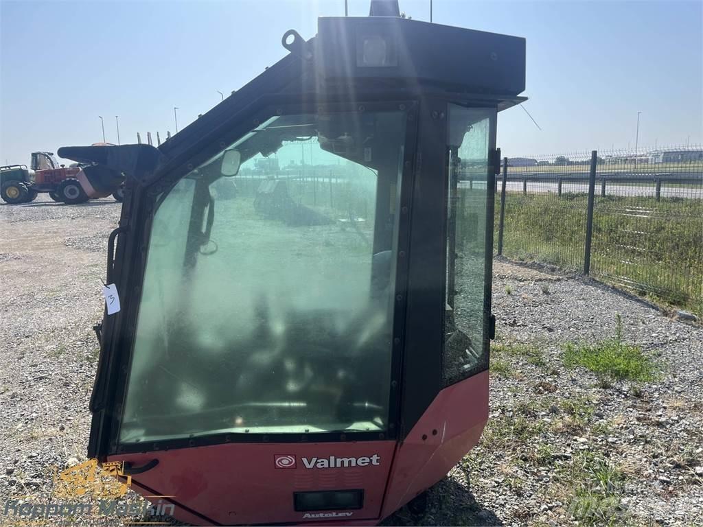Valmet 911.1 Kabine i unutrašnjost
