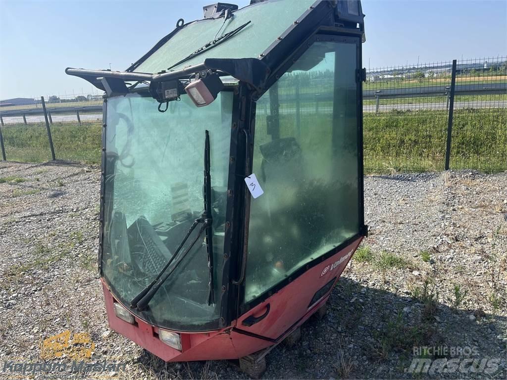 Valmet 911.1 Kabine i unutrašnjost