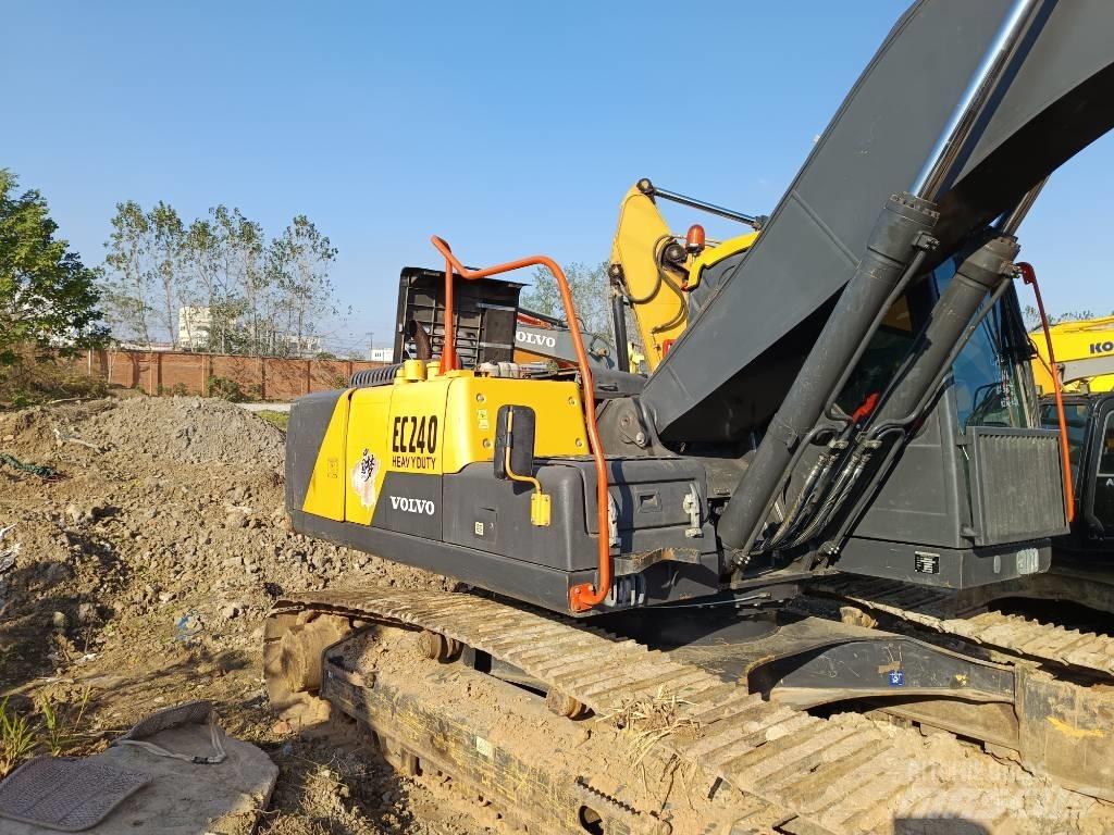 Volvo EC 240 Bageri guseničari